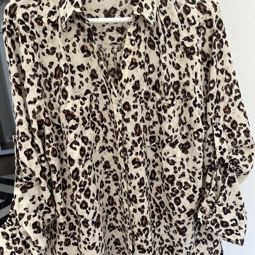 Animal Print Blouse XL Maurices Button Up Flowy Business Casual Chic Trending - Picture 1 of 6